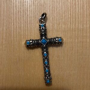 Men’s cross pendent